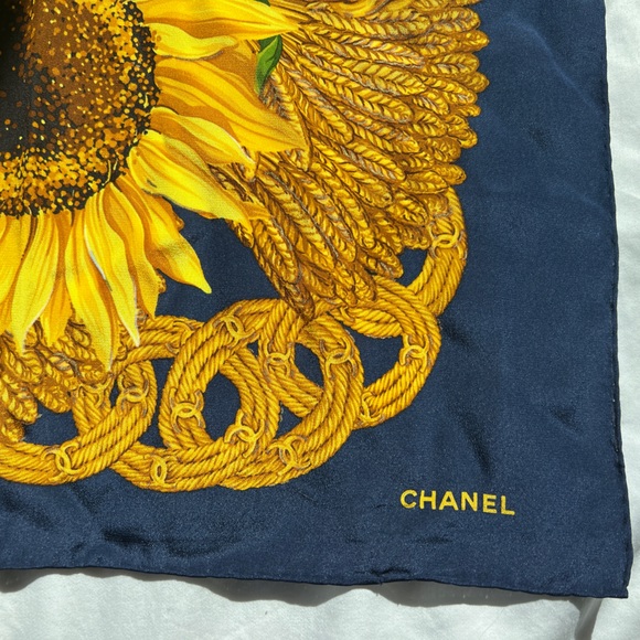 Stunningly beautiful twill silk Chanel Scarf with Yellow Sunflowers and Wheat - Picture 4 of 9